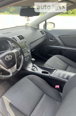 Универсал Toyota Avensis 2011 в Зборове