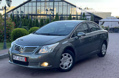 Седан Toyota Avensis 2010 в Стрию