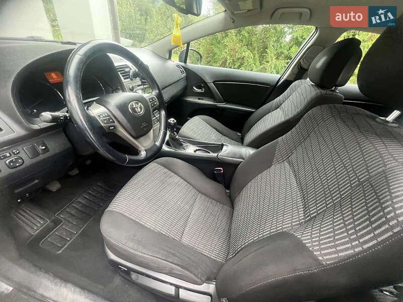 Универсал Toyota Avensis 2010 в Горохове