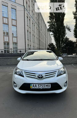 Седан Toyota Avensis 2013 в Києві