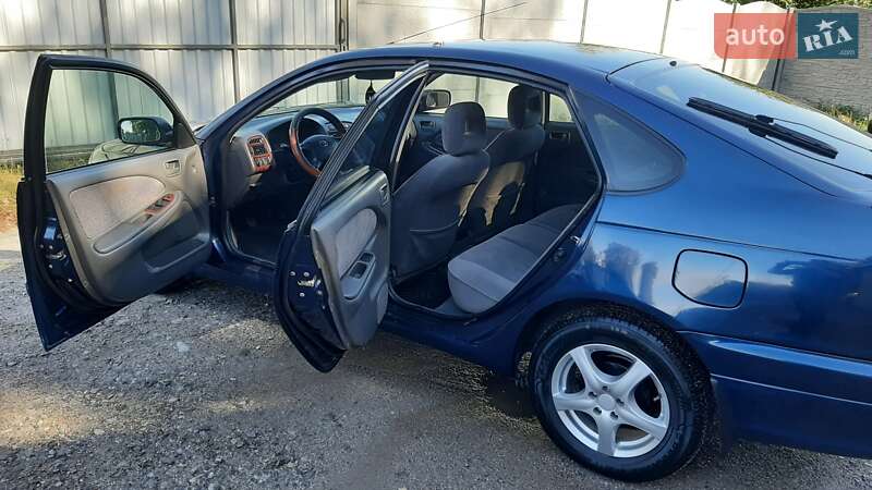 Ліфтбек Toyota Avensis 1999 в Бару