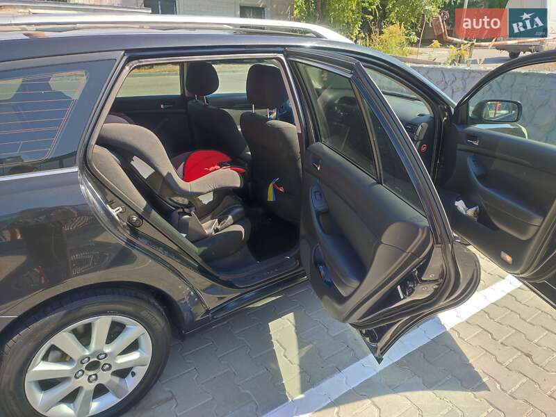 Универсал Toyota Avensis 2006 в Львове