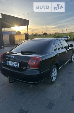 Лифтбек Toyota Avensis 2004 в Яворове