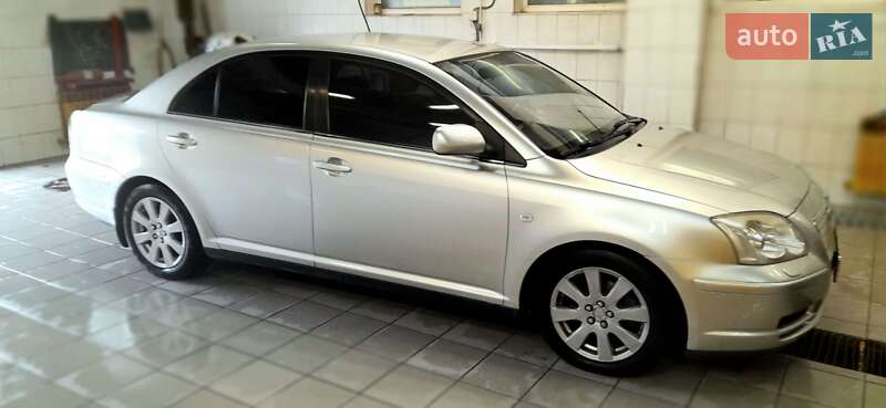 Седан Toyota Avensis 2004 в Броварах