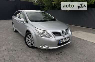 Універсал Toyota Avensis 2010 в Рівному