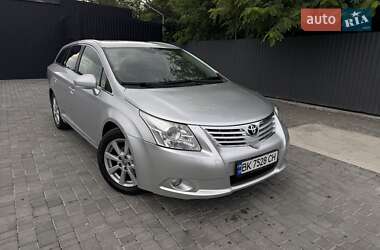 Універсал Toyota Avensis 2010 в Рівному