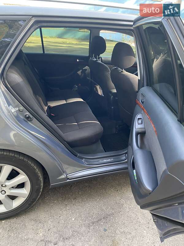 Универсал Toyota Avensis 2004 в Днепре