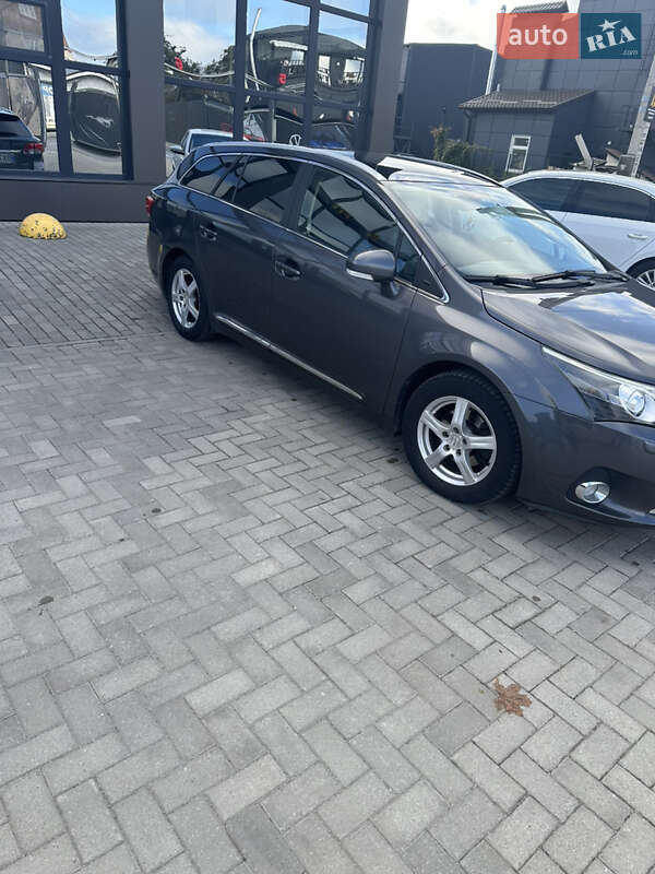 Універсал Toyota Avensis 2012 в Шепетівці