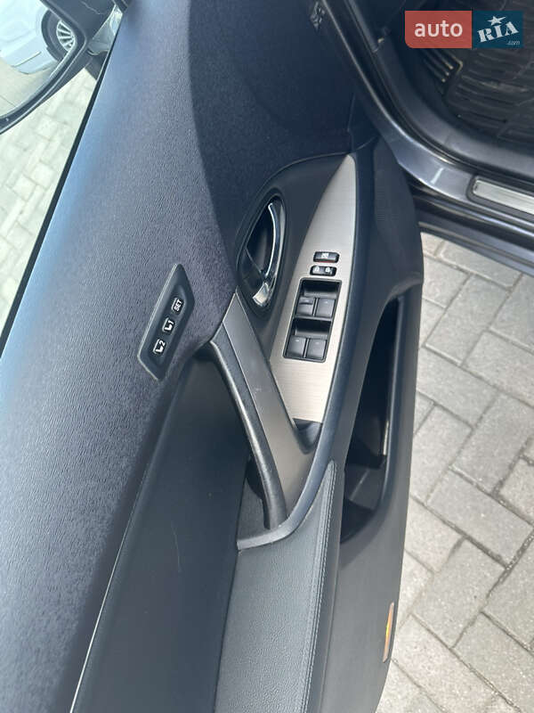 Універсал Toyota Avensis 2012 в Шепетівці