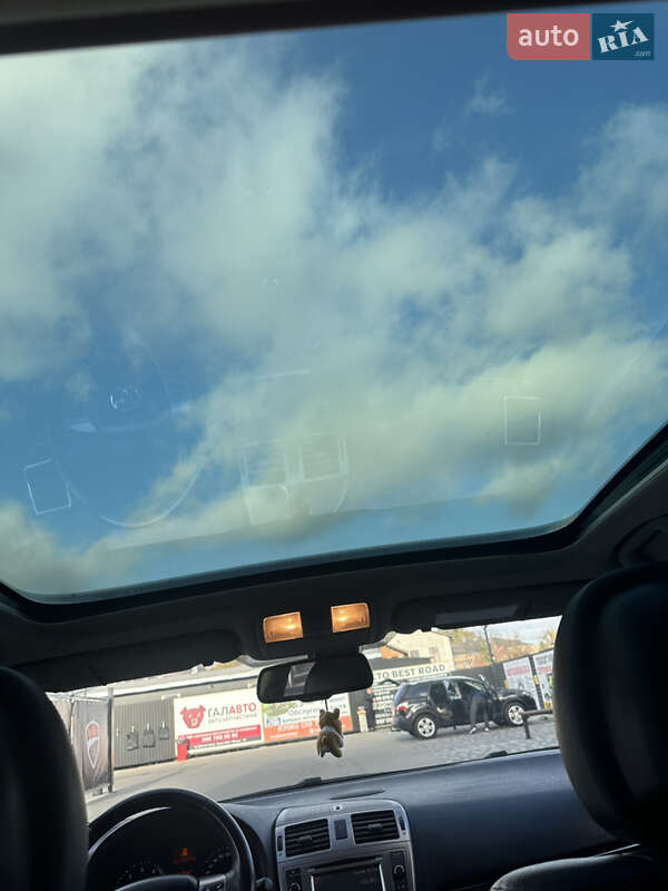 Універсал Toyota Avensis 2012 в Шепетівці