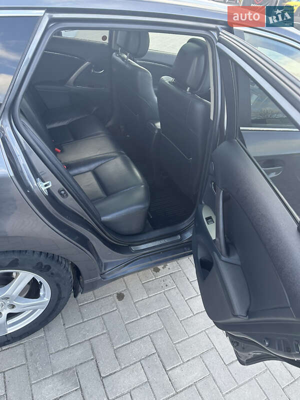 Універсал Toyota Avensis 2012 в Шепетівці