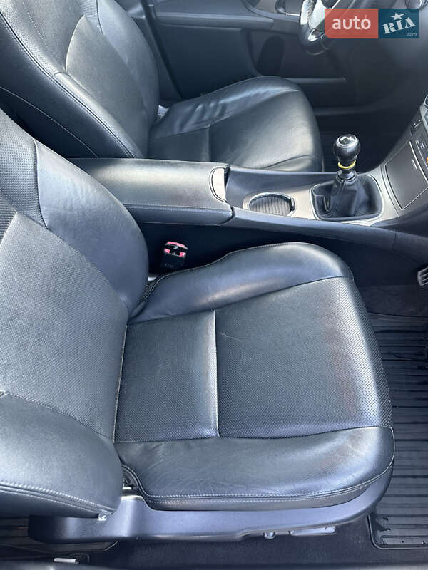 Універсал Toyota Avensis 2012 в Шепетівці