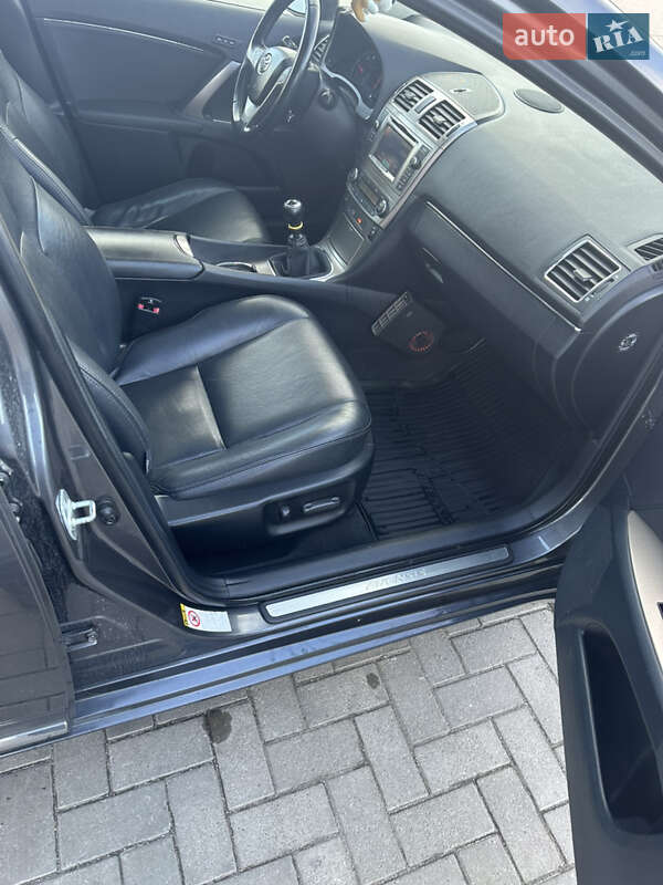 Універсал Toyota Avensis 2012 в Шепетівці