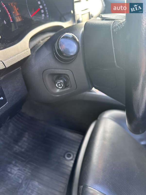 Універсал Toyota Avensis 2012 в Шепетівці