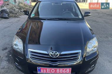 Універсал Toyota Avensis 2008 в Охтирці