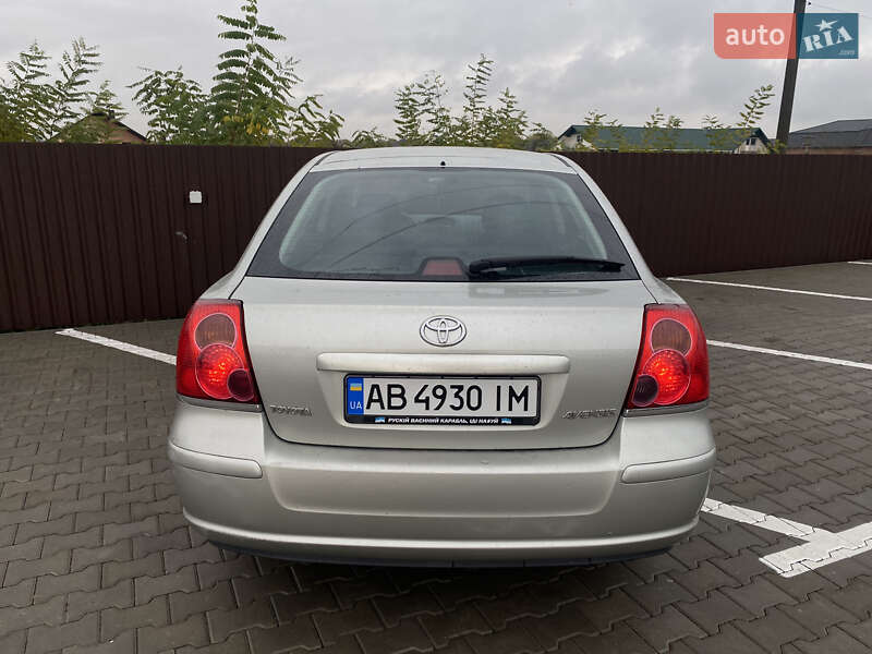 Седан Toyota Avensis 2004 в Виннице