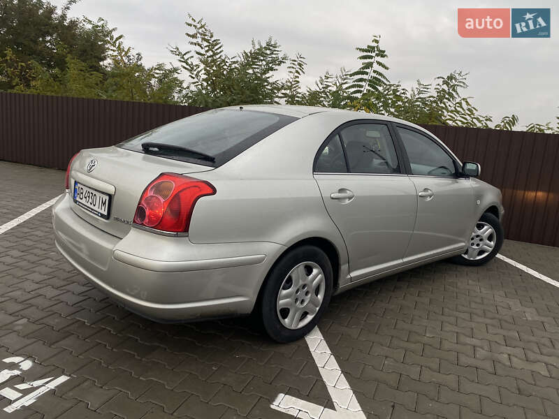 Седан Toyota Avensis 2004 в Виннице