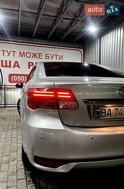 Седан Toyota Avensis 2012 в Александрие