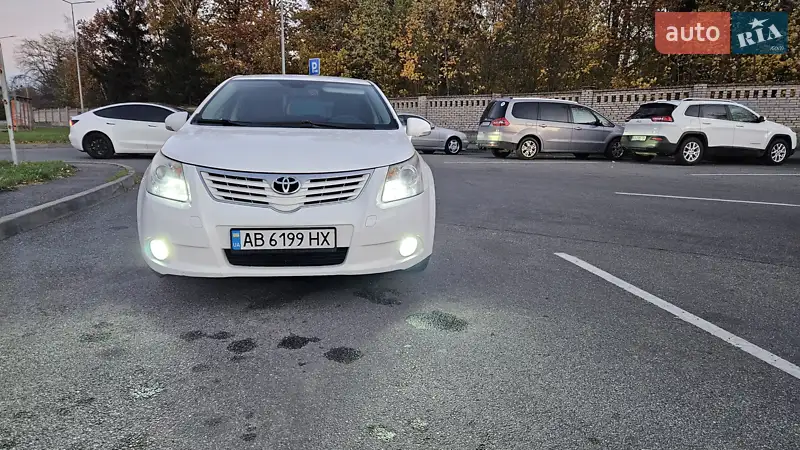 Седан Toyota Avensis 2011 в 