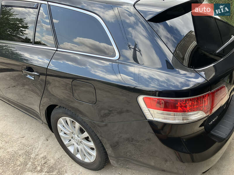 Универсал Toyota Avensis 2010 в Сарате