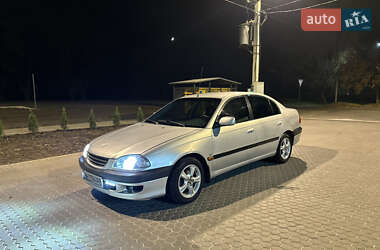 Седан Toyota Avensis 2000 в Одесі