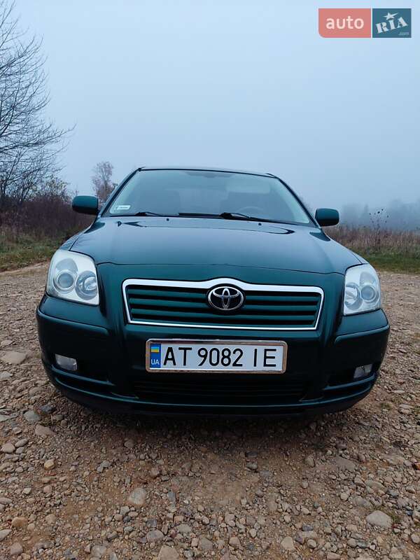 Ліфтбек Toyota Avensis 2003 в Болехові