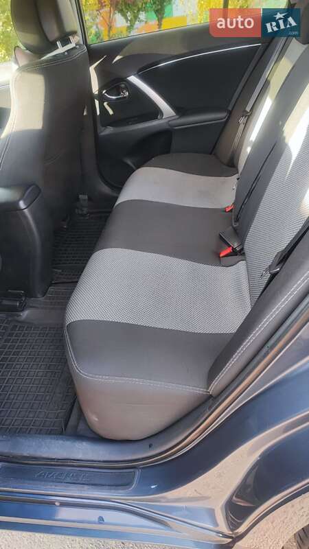 Универсал Toyota Avensis 2012 в Черноморске