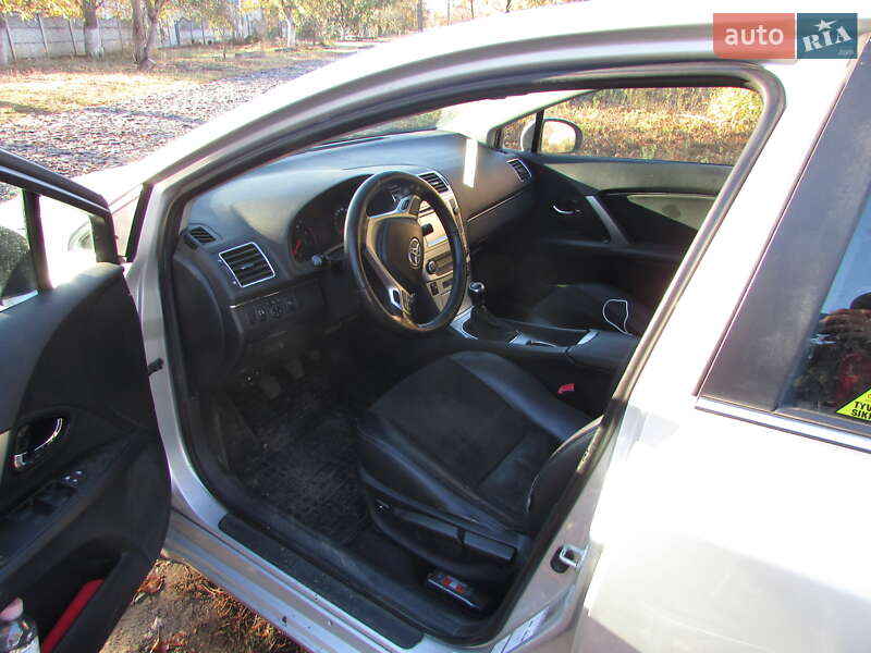 Седан Toyota Avensis 2013 в Днепре