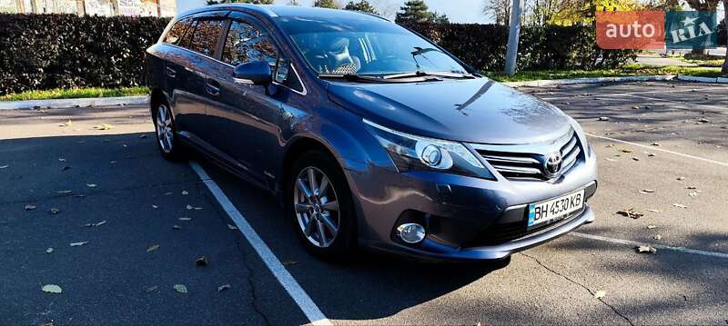 Универсал Toyota Avensis 2012 в Черноморске