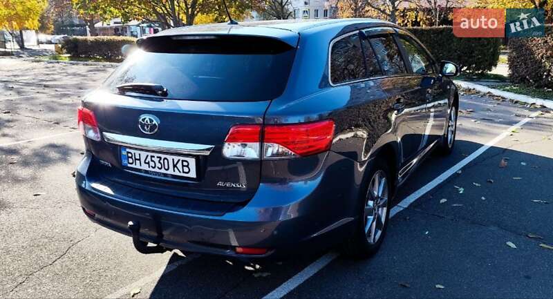 Универсал Toyota Avensis 2012 в Черноморске