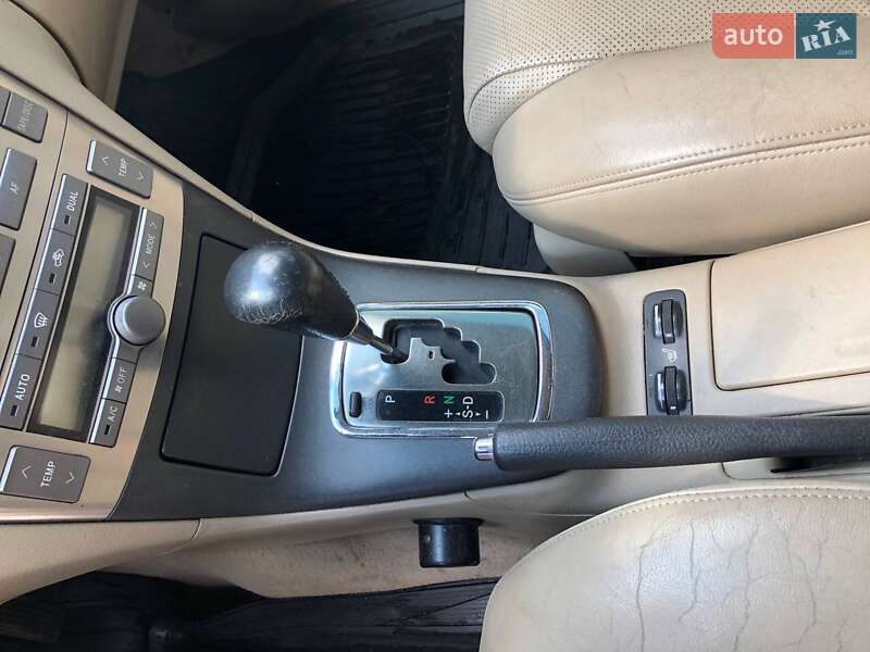 Седан Toyota Avensis 2003 в Івано-Франківську