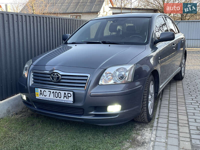 Седан Toyota Avensis 2003 в Иваничах