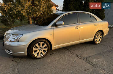 Седан Toyota Avensis 2003 в Черновцах