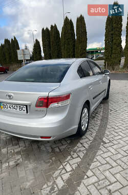 Седан Toyota Avensis 2010 в Почаєві