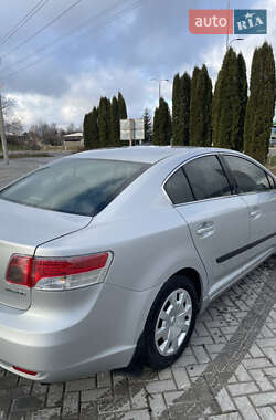 Седан Toyota Avensis 2010 в Почаєві