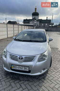 Седан Toyota Avensis 2010 в Почаєві