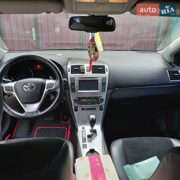 Toyota Avensis 2012