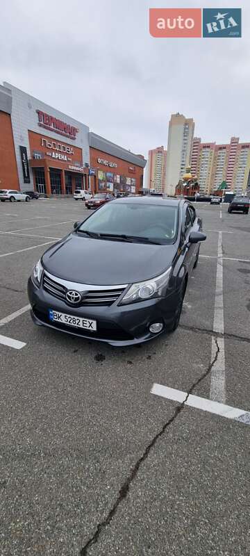 Toyota Avensis 2012