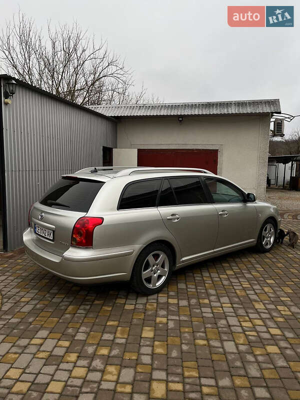 Универсал Toyota Avensis 2005 в Черновцах