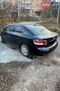 Седан Toyota Avensis 2010 в Полтаві