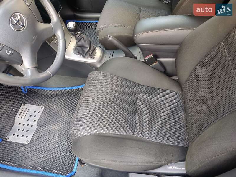 Універсал Toyota Avensis 2008 в Кривому Розі