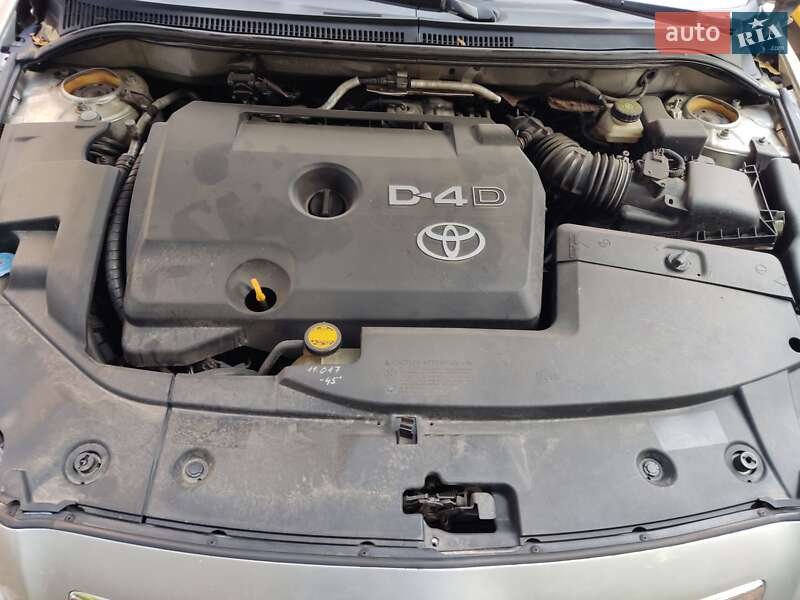 Універсал Toyota Avensis 2008 в Кривому Розі