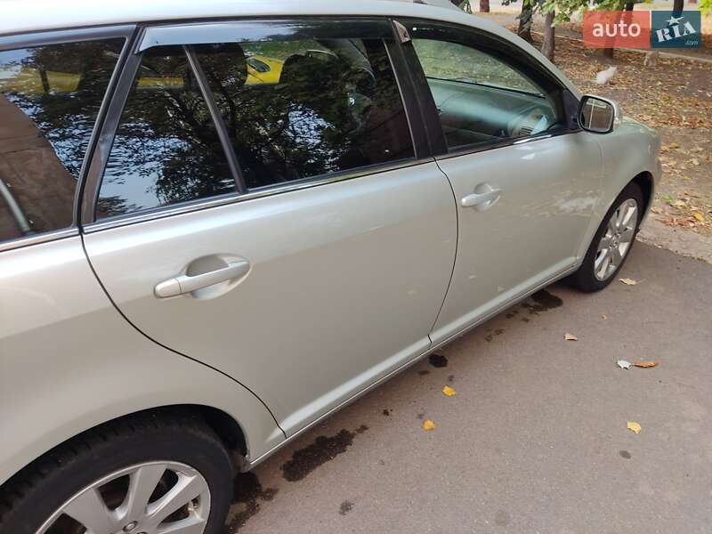 Універсал Toyota Avensis 2008 в Кривому Розі