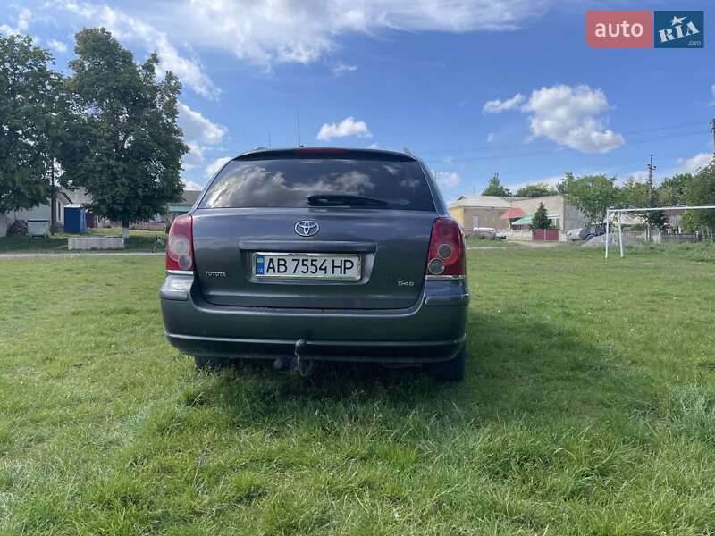 Универсал Toyota Avensis 2006 в Могилев-Подольске