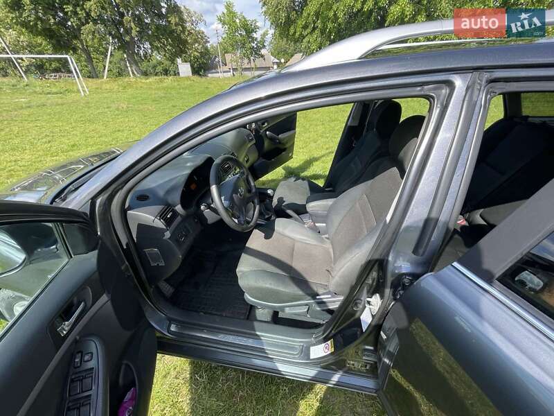 Универсал Toyota Avensis 2006 в Могилев-Подольске