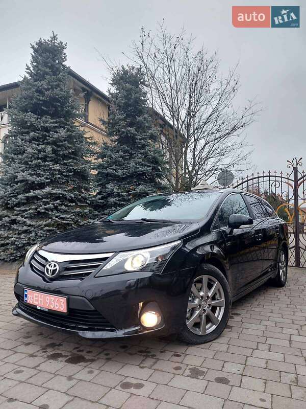 Універсал Toyota Avensis 2012 в Сарнах