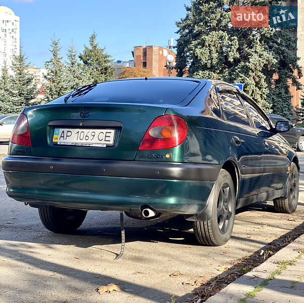 Седан Toyota Avensis 1999 в Запоріжжі