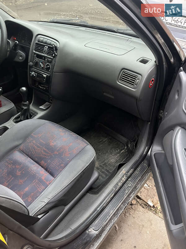 Седан Toyota Avensis 2000 в Хмельницькому