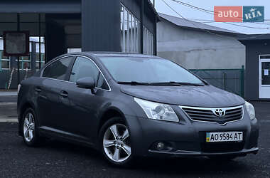 Седан Toyota Avensis 2009 в Ужгороде