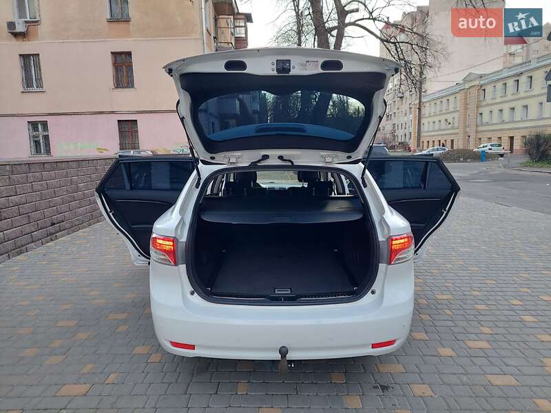 Универсал Toyota Avensis 2010 в Одессе
